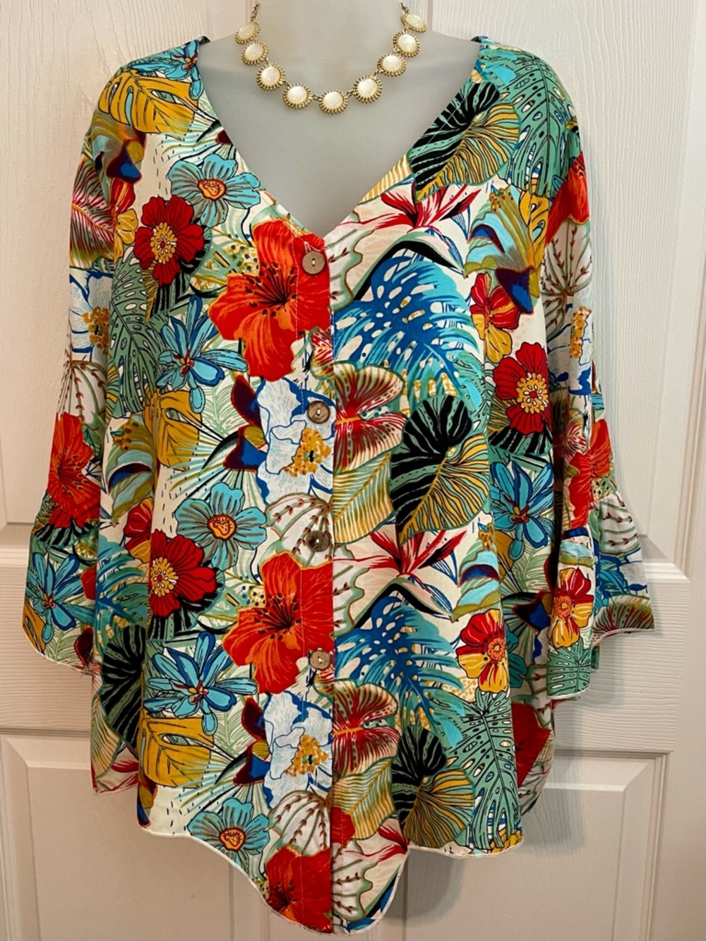NWT MIRROR IMAGE Tropical Floral V-Neck Button Front Blouse in Multi-Color 2X
